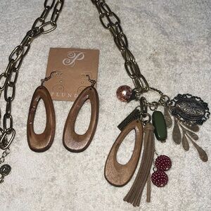 Plunder wooden earrings and necklace